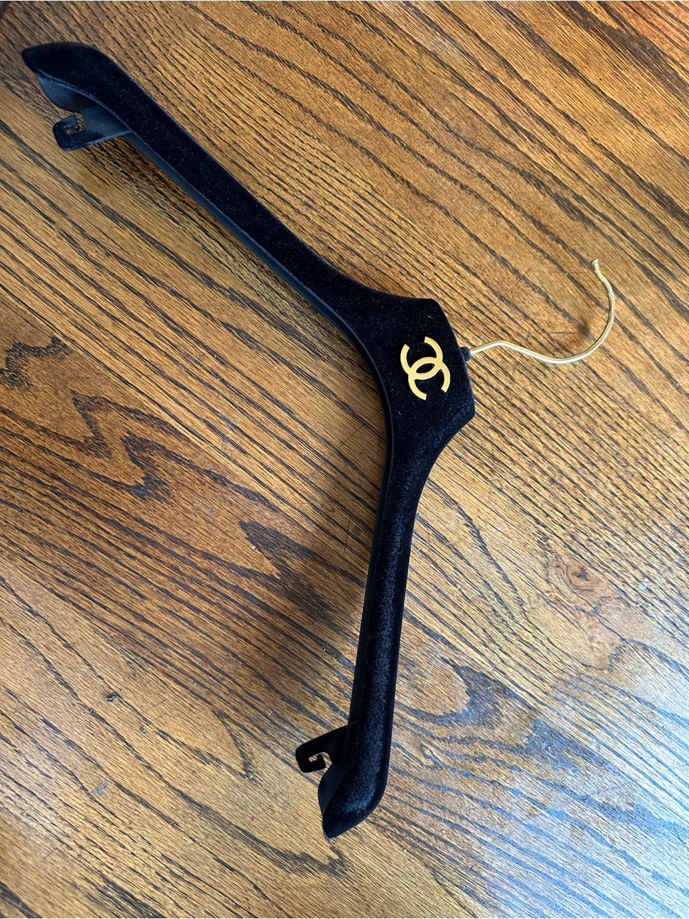 CHANEL Black Velvet Hanger with Gold CC Vintage - Picture 2 of 8